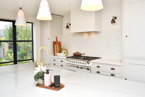 4 bedroom semi-detached house for sale, Boroughbridge Road, Knaresborough
