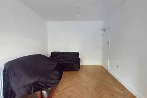 4 bedroom semi-detached house to rent, Phipps Road, Cowley