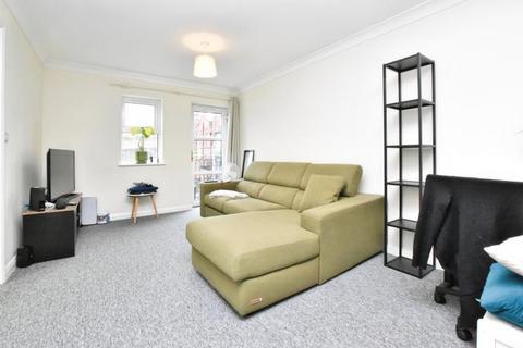 2 bedroom flat to rent, St Johns Lane, Bristol BS3
