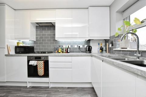 2 bedroom flat to rent, St Johns Lane, Bristol BS3