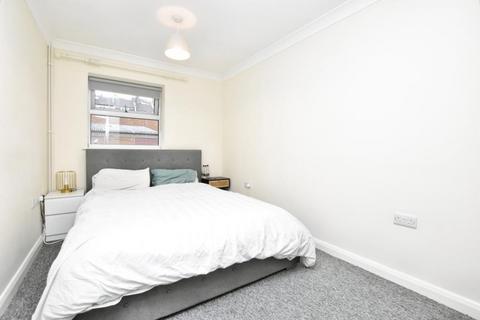 2 bedroom flat to rent, St Johns Lane, Bristol BS3