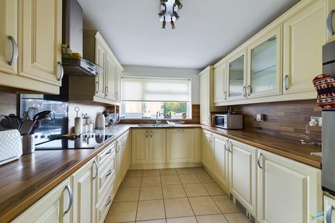 2 bedroom apartment to rent, Charlton Court, Oxton CH43