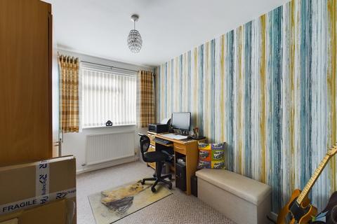 2 bedroom apartment to rent, Charlton Court, Oxton CH43