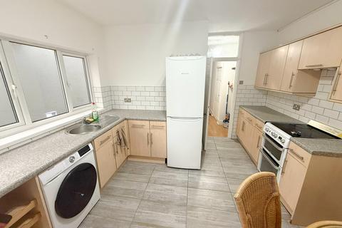 1 bedroom ground floor flat to rent, Cheltenham Road, Southend-on-Sea