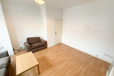 1 bedroom ground floor flat to rent, Cheltenham Road, Southend-on-Sea