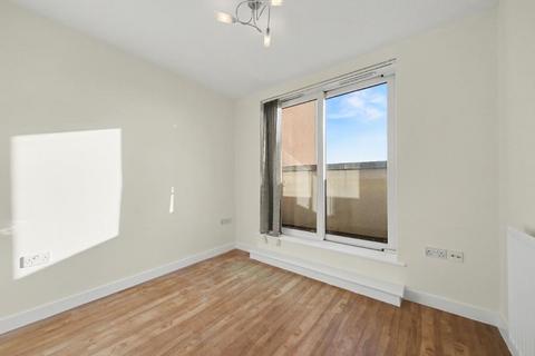 2 bedroom flat to rent, 1 Fortune Avenue, Edgware HA8