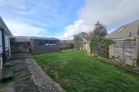 2 bedroom detached bungalow to rent, Ashford Road, Bournemouth