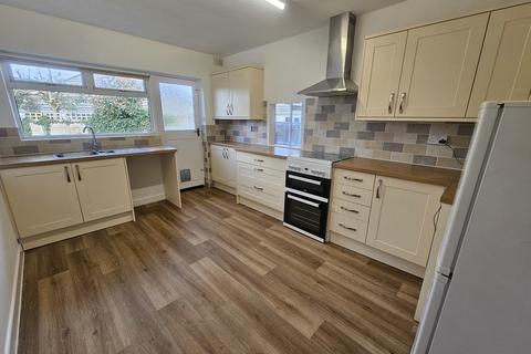 2 bedroom detached bungalow to rent, Ashford Road, Bournemouth
