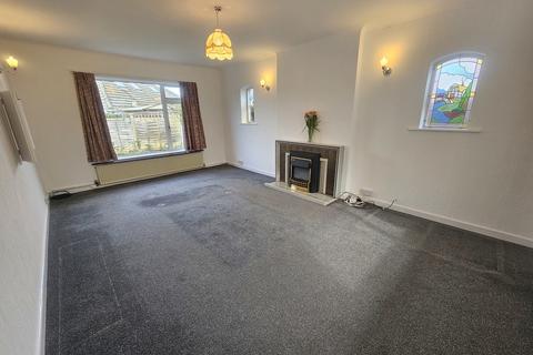 2 bedroom detached bungalow to rent, Ashford Road, Bournemouth