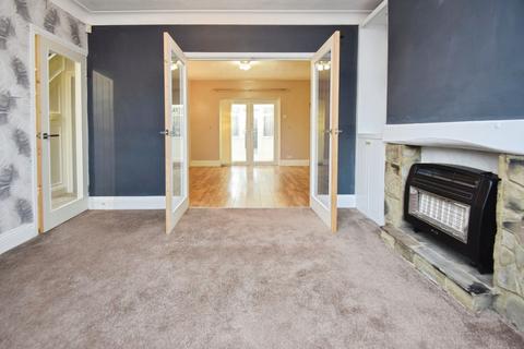 3 bedroom semi-detached house to rent, Wesley Grove, Bradford BD10