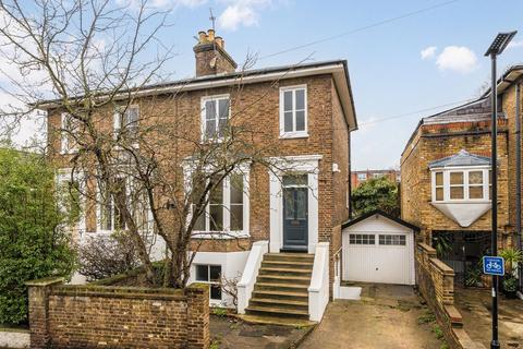 undefined, Woodlands Road, Isleworth TW7