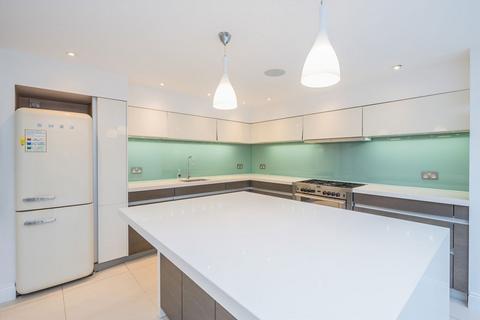 undefined, Woodlands Road, Isleworth TW7
