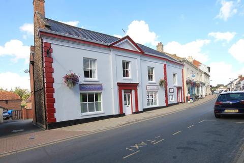 Retail property (high street) to rent - Oak Street, Norfolk NR21
