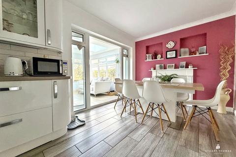 4 bedroom chalet for sale, Silverthorne Close