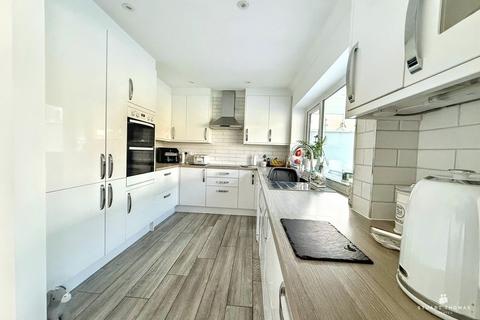 undefined, Silverthorne Close