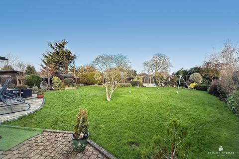 undefined, Silverthorne Close