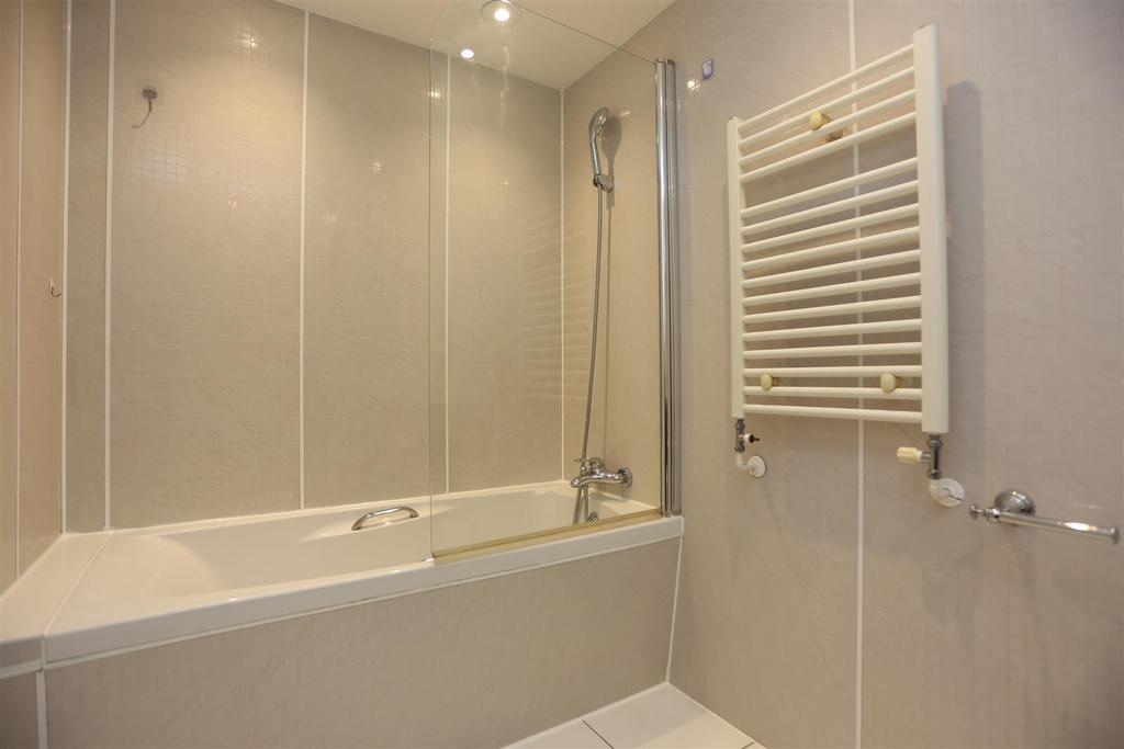 Room 17 Regency Sq  (11).JPG