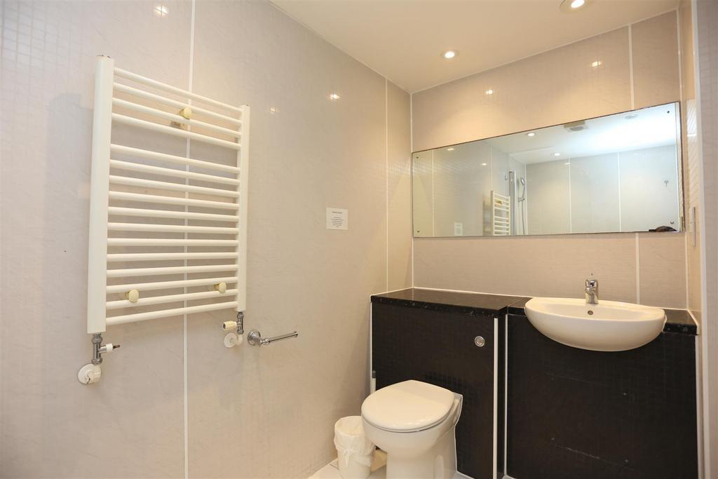 Room 17 Regency Sq  (12).JPG