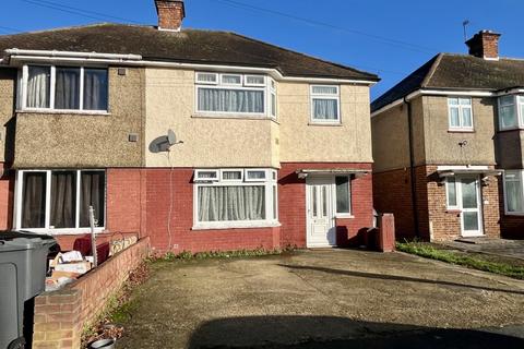 3 bedroom semi-detached house to rent, Orchard Avenue, Feltham