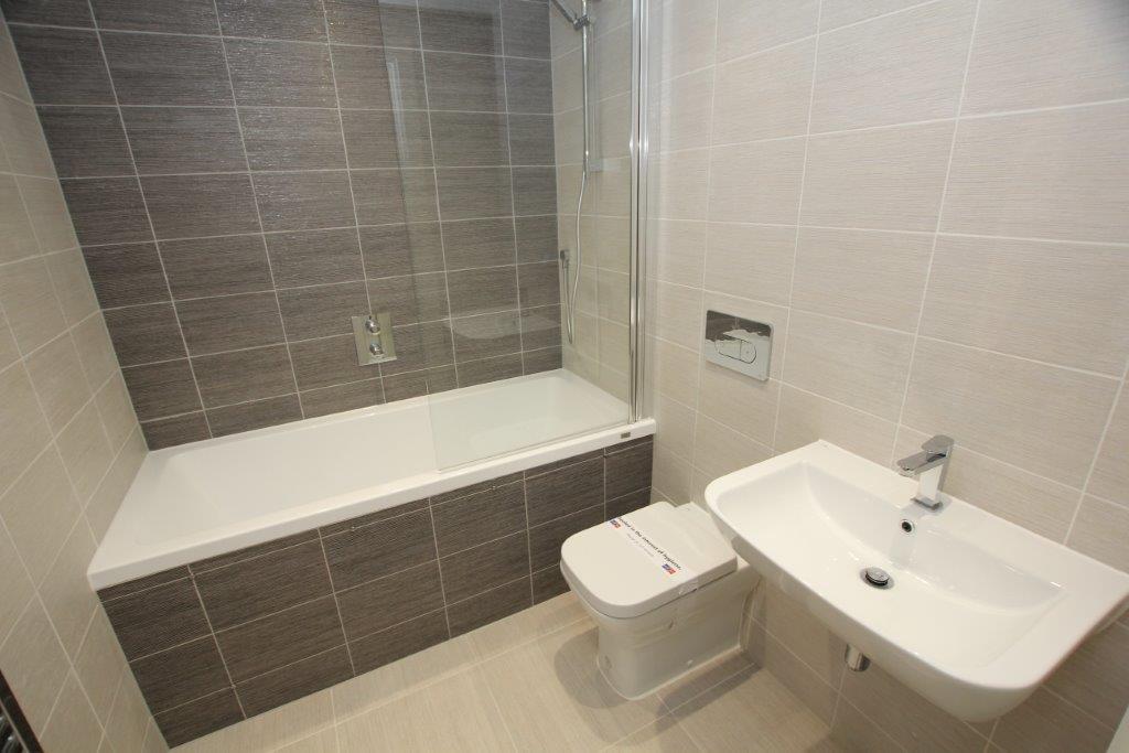 Cestria 2 Quayside Apartment 8 Main bathroom