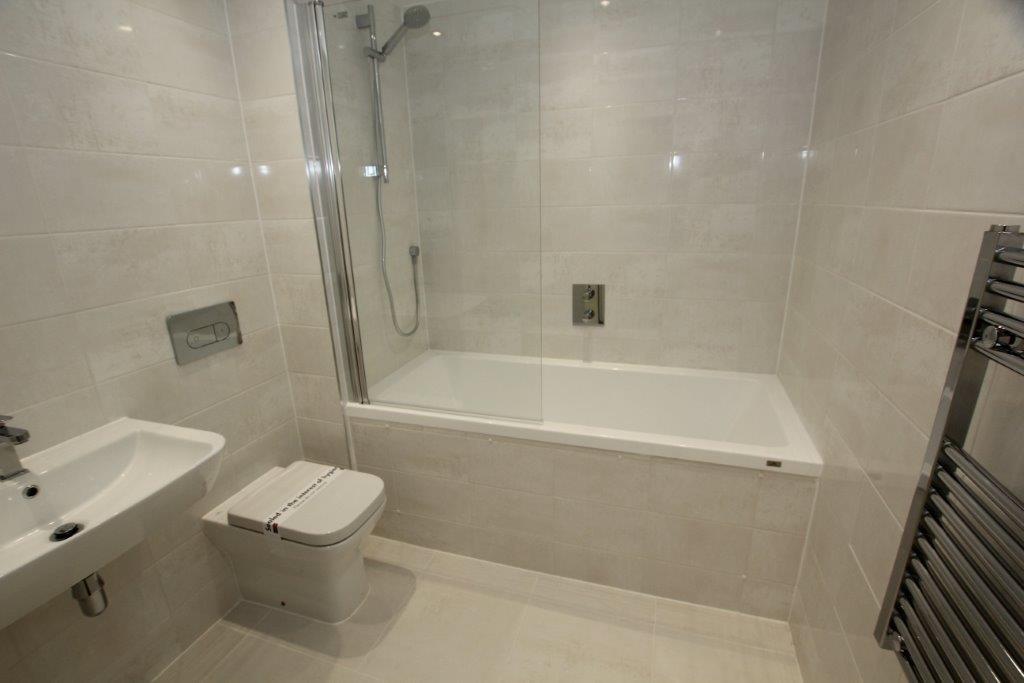 Cestria 2 Quayside Apartment 10 Main bathroom