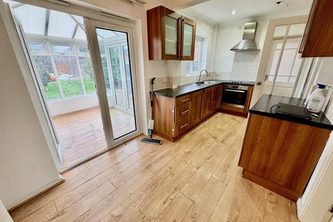 3 bedroom semi-detached house to rent, Jilcot Road, Solihull
