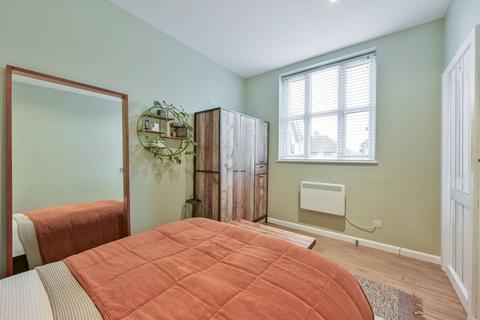 1 bedroom flat for sale, Kingston Road, Wimbledon, London, SW20