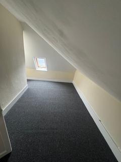 3 bedroom apartment to rent, Manor Farm Road, Southampton