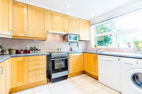 2 bedroom apartment to rent, Maidstone Road, Bounds Green, London