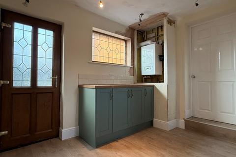 3 bedroom terraced house to rent, Oakdene Road, Burntwood