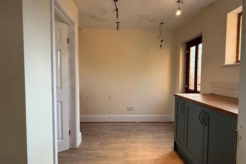 3 bedroom terraced house to rent, Oakdene Road, Burntwood