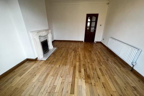 3 bedroom semi-detached house to rent, Pear Tree Lane, Wolverhampton WV11