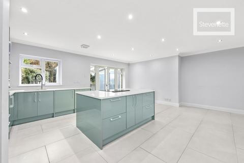 3 bedroom semi-detached house to rent, Church Hill, Epping