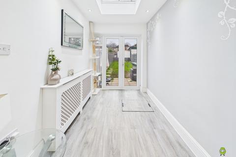 3 bedroom terraced house for sale, Parkside Avenue, Bexleyheath, Kent, DA7