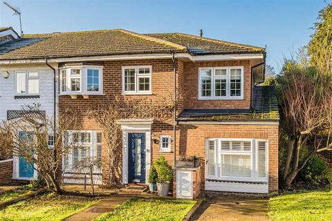 Chatsworth Place, Teddington TW11