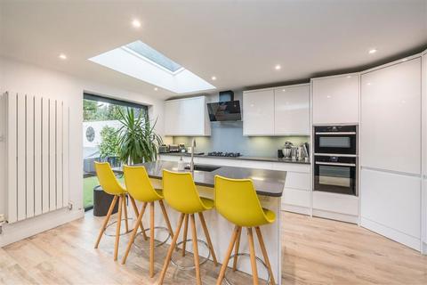 4 bedroom house for sale, Chatsworth Place, Teddington TW11