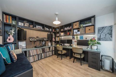 4 bedroom house for sale, Chatsworth Place, Teddington TW11