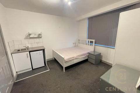undefined, Hall Road, ISLEWORTH TW7