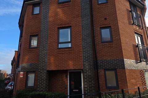 4 bedroom semi-detached house to rent, Nightingale Way, Reading RG30
