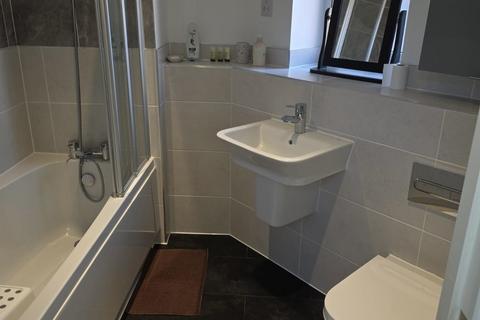 4 bedroom semi-detached house to rent, Nightingale Way, Reading RG30