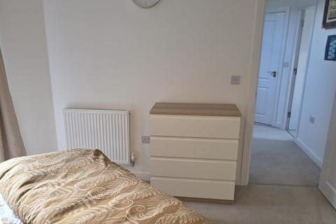 4 bedroom semi-detached house to rent, Nightingale Way, Reading RG30