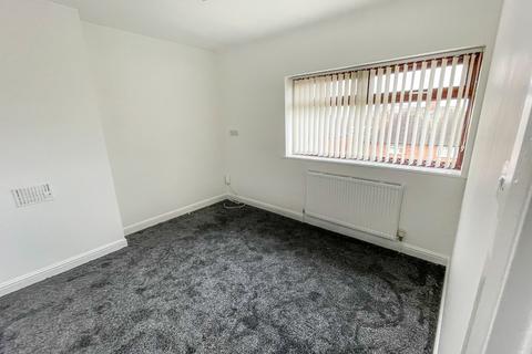 3 bedroom semi-detached house to rent, Raymede Drive, Bestwood, Nottingham, NG5 5FU, UK