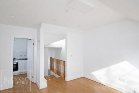 2 bedroom flat to rent, Rosendale Road, Norwood