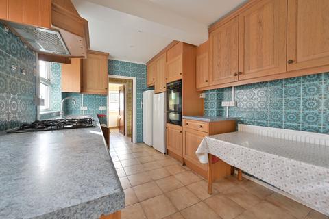 3 bedroom terraced house to rent, Liverpool Road, Watford, WD18