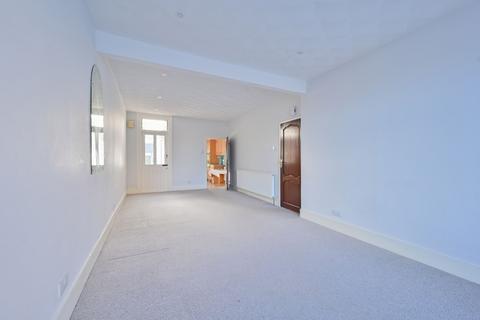 3 bedroom terraced house to rent, Liverpool Road, Watford, WD18