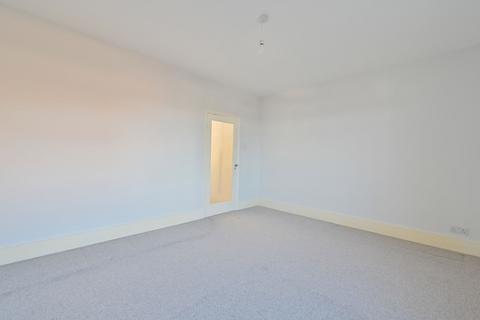 3 bedroom terraced house to rent, Liverpool Road, Watford, WD18