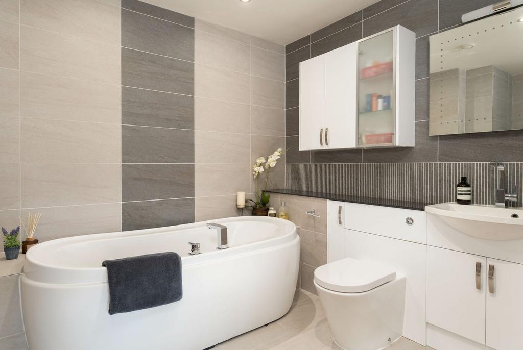 Principal Ensuite Bath/Shower Room