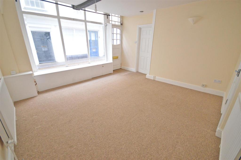 Lounge 1.jpg