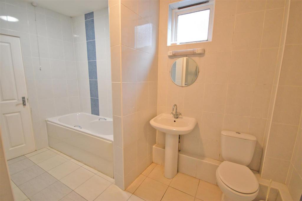 Bathroom 1.jpg