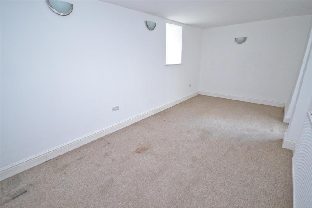 Bedroom 1.jpg